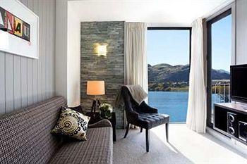 Hotel Holiday Express & West By Ihg 3*